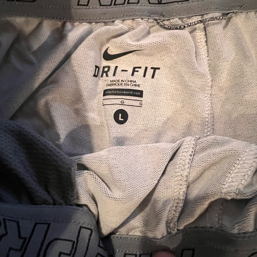 Nike - Picture 2 of 3
